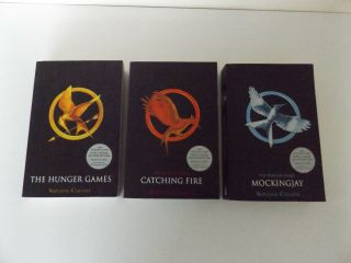 2011 THE HUNGER GAMES TRILOGY Hunger Games Mockingjay Catching Fire by S COLLINS 2