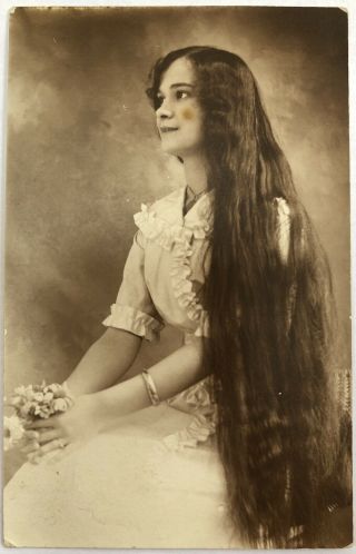 Vernacular Photography / Real Photo Postcard Rppc Of Young Woman With Very Very