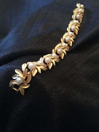 Signed Avon Vintage Retro Gold Tone Flower Leaf Pearl Bracelet