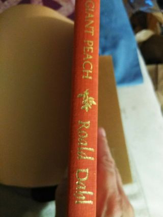 1st Edition James and the Giant Peach by Roald Dahl 1961 with dust jacket 4