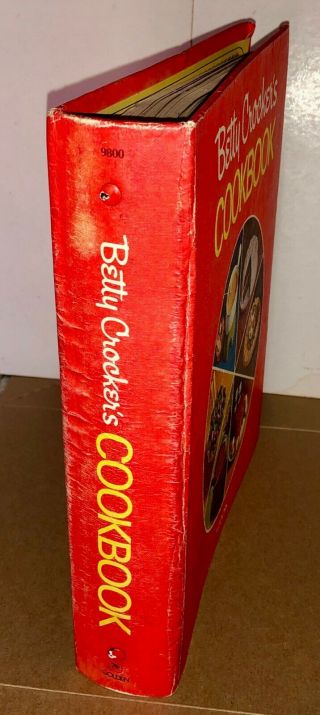 Vintage1969 BETTY CROCKER ' S COOKBOOK 5 Ring Binder Red Pie Cover 2