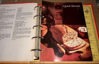 Vintage1969 BETTY CROCKER ' S COOKBOOK 5 Ring Binder Red Pie Cover 6