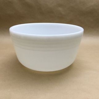 Vintage Pyrex Hamilton Beach Racine Wisconsin White Milk Glass Bowl 8 3/4 " 6