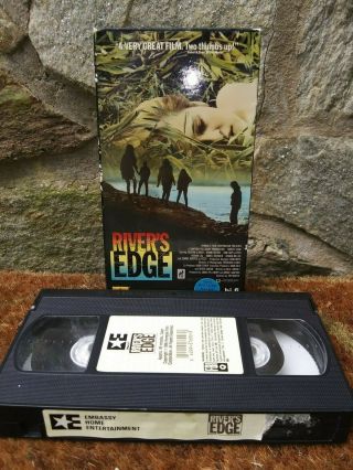 Vintage 1987 Rivers Edge Vhs Embassy Home Ent Release Keanu Reeves Cult Classic