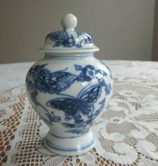 Small Vintage Chinese Blue & White Ginger Jar