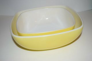 2 Vintage Pyrex Yellow Square Nesting Bowls 515b 1.  5 Qt & 525b 2.  5 Qt - Euc