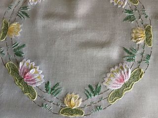 GORGEOUS VINTAGE IRISH LINEN HAND EMBROIDERED TABLECLOTH WATER LILY 2