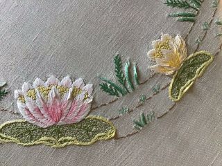 GORGEOUS VINTAGE IRISH LINEN HAND EMBROIDERED TABLECLOTH WATER LILY 4