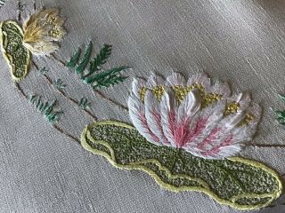 GORGEOUS VINTAGE IRISH LINEN HAND EMBROIDERED TABLECLOTH WATER LILY 5