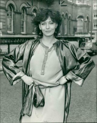 Lesley - Anne Down Actress.  - Vintage Photo