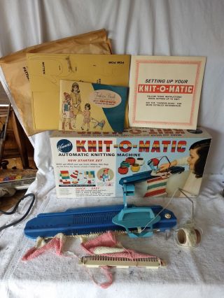 1966 Kenner Knit O Matic Vintage Toy Automatic Knitting Machine No.  1240