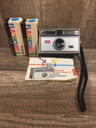 Vintage 1960s Kodak Instamatic 104 Film Camera And Flash Cubes