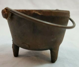 Vintage Miniature Old Cast Iron Metal 3 Leg Pot Kettle Vat Cauldron Bail Handle