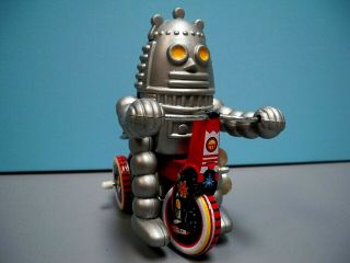 VINTAGE TIN TOY BABY ROBOT on TRICYCLE WIND - UP MS013 CHINA 2
