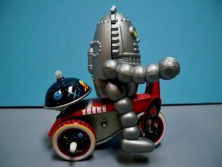 VINTAGE TIN TOY BABY ROBOT on TRICYCLE WIND - UP MS013 CHINA 3