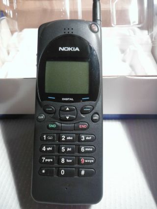 VINTAGE NOKIA 2180 CELL PHONE WITH CHARGER 1998. 2