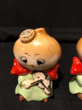 vintage anthropomorphic salt and pepper shakers Onion Violin Players 3