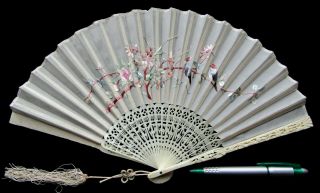 Antique Chinese Carved Silk Embroidered Export Fan Eventail 清朝 Qing Era Ca.  1900