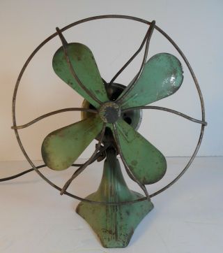 Vintage Green 8 " Art Deco Cast Iron Base Electric Desk Top Fan