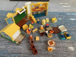 Vtg 1969 Fisher Price Little People Family Play House W/ People,  Furniture