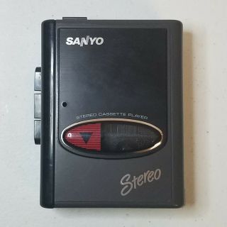 Vintage Sanyo M - Gp23 Personal Stereo Cassette Audio Tape Player With Belt Clip
