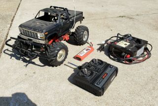 Vintage Tamiya Blackfoot remote control car w/battery,  charger,  and controller 2