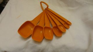 Set of 7 TUPPERWARE Vintage Orange Nesting Measuring Spoons & Ring Holder 2