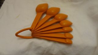 Set of 7 TUPPERWARE Vintage Orange Nesting Measuring Spoons & Ring Holder 3