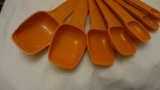 Set of 7 TUPPERWARE Vintage Orange Nesting Measuring Spoons & Ring Holder 4