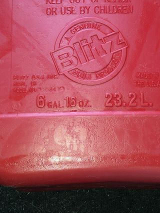Vintage BLitz 6 Gallon 16 Oz Gas Can W / Self Venting Spout 2 Handles 6
