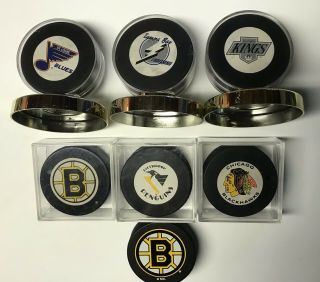 7 Vintage Nhl Hockey Pucks - 6 With Cases Bruins Penguins Black Hawks Blues
