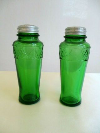 Vintage Owens Illinois Emerald Green Salt & Pepper Shakers 4.  25 " Tall X 1.  75 "