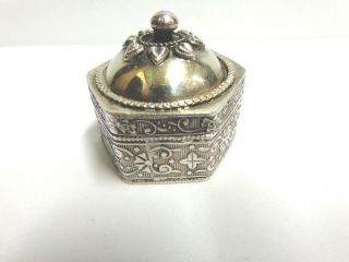 Vintage Sterling 800 Silver Box 1 3/4 In Tall Embossed Design Wgt 29.  4 Grams