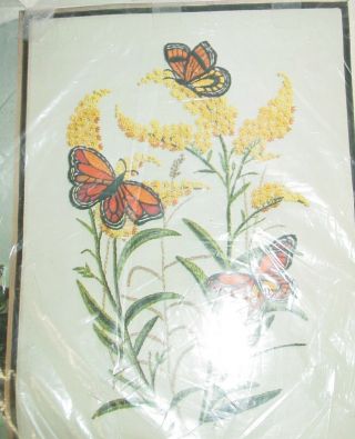 Vintage Paragon Crewel Embroidery Kit Nature ' s Blossom Butterflies 0514 USA made 2