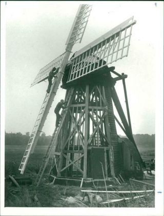 Herringfleet Smock Mill,  Stands Besides A Lonely Stretch.  - Vintage Photo