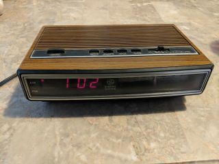 Ge Digital Clock Radio 7 - 4625a Alarm Vintage Wood Grain Bedside 5.  5x9 "