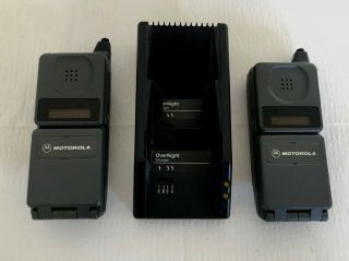 Vintage set of 2 Motorola Flip Cell Phones W/Charging Stand 1 - powers on plus, 4