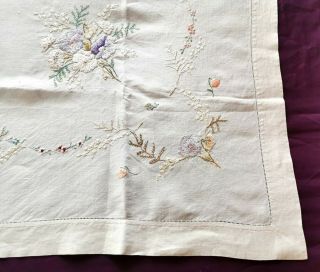 VINTAGE LINEN HAND EMBROIDERED TABLECLOTH CHERRY BLOSSOMS/DAISIES 2