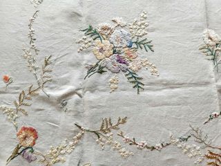 VINTAGE LINEN HAND EMBROIDERED TABLECLOTH CHERRY BLOSSOMS/DAISIES 3