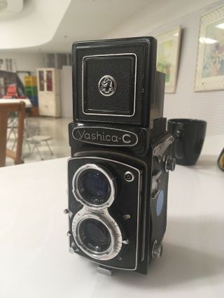Vintage Yashica - C 6X6 Twin Lens Reflex TLR Camera with 80mm f/3.  5 Yashikor Lens 2