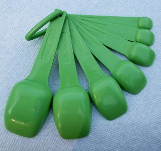 Vintage Tupperware Measuring Spoons Set of 7 with Ring Green 1272 Complete 2