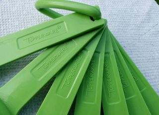 Vintage Tupperware Measuring Spoons Set of 7 with Ring Green 1272 Complete 3
