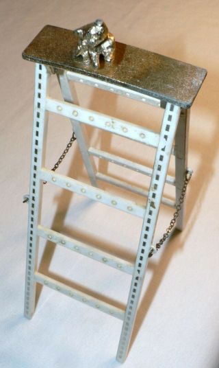 Vintage Jameco Metal Co.  Gold Kitten On White Ladder Earring Holder Tree Stand