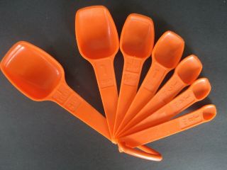 Vintage TUPPERWARE Measuring Spoons Complete Ring Nesting Orange TBSP TSP 2