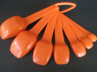 Vintage TUPPERWARE Measuring Spoons Complete Ring Nesting Orange TBSP TSP 3