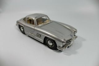 Vintage Burago Die Cast 1954 Mercedes Benz 300 Sl Gull Wing 1:24 Scale No Box