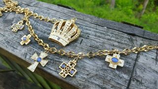 VINTAGE GOLD TONED KINDS CROWN AND CROSS PENDANT WOMENS BELT 3