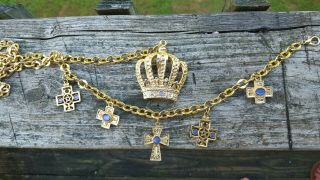 VINTAGE GOLD TONED KINDS CROWN AND CROSS PENDANT WOMENS BELT 4