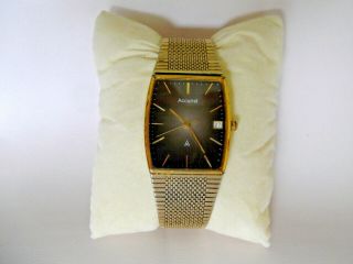 Accurist Mens Vintage Gold Plated Quartz Watch With Date Adjustable Bracelet