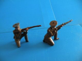 Army Soldier Lead Toy Vintage Britains 2 Soldiers Kneeling A24